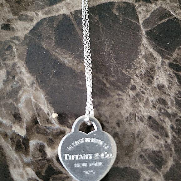 Authentic Return to Tiffany silver necklace with pendant 16 inches long - Picture 5 of 10